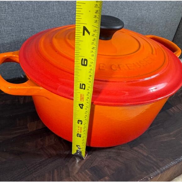 Le Crueset Signature Dutch Oven in Flame 4.5 Quart with Box - Picture 8 of 9